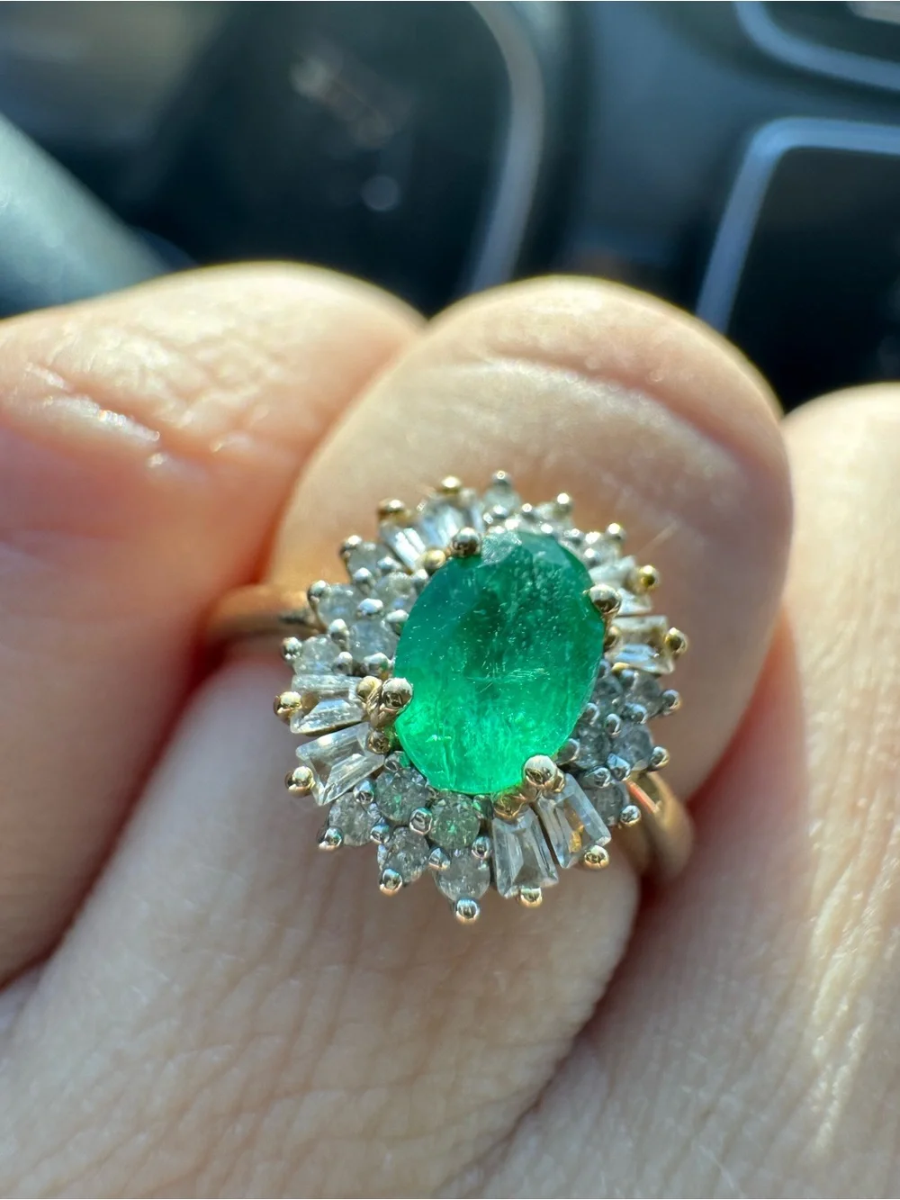 Natural emerald, diamonds and 10K solid yellow gold ring - Picture 5 of 15